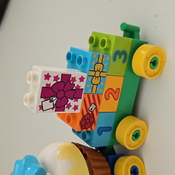 Lego Duplo Disney Mickey & Minnie Mouse Birthday Parade Train - Picture 5 of 7